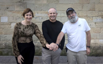 PUNTUEUS eta IZARKOM Lankidetza-hitzarmena